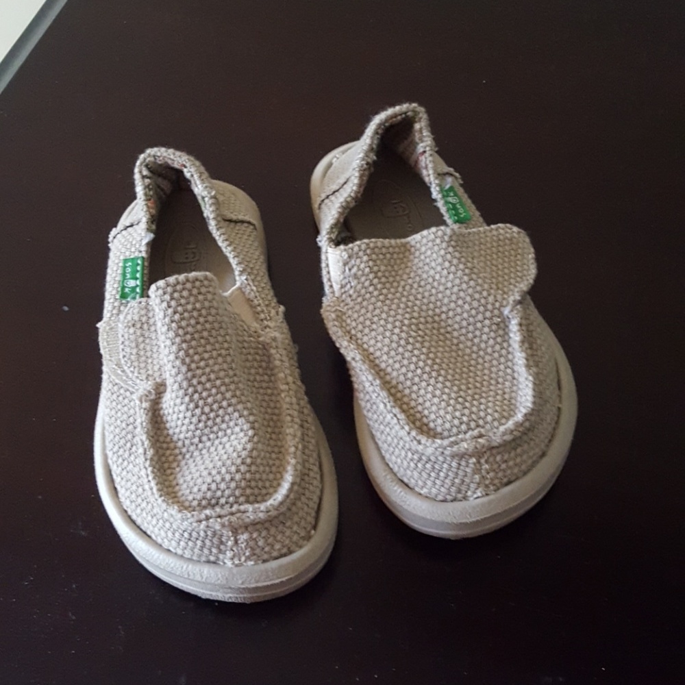 Sanuk Kids sidewalk surfers sandals.